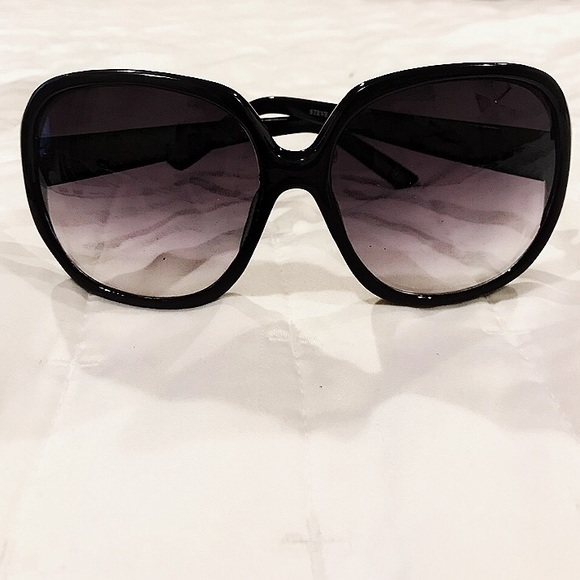 Steve Madden Accessories - Black Steve Madden Sunglasses